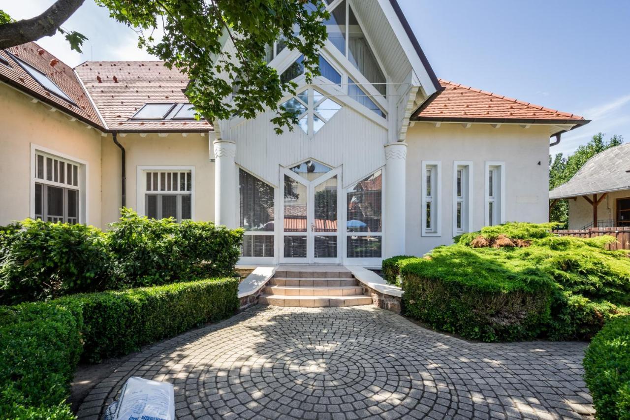 Hotel Clariss Balatonalmádi Extérieur photo