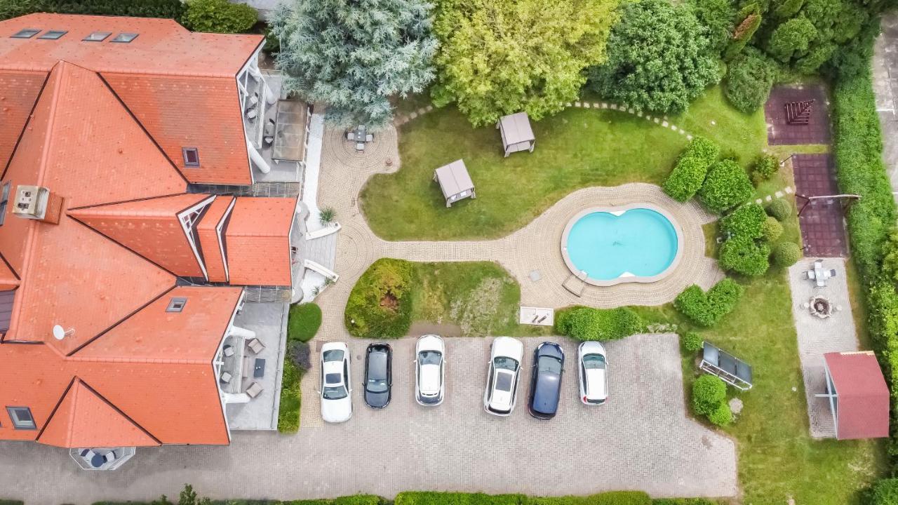 Hotel Clariss Balatonalmádi Extérieur photo