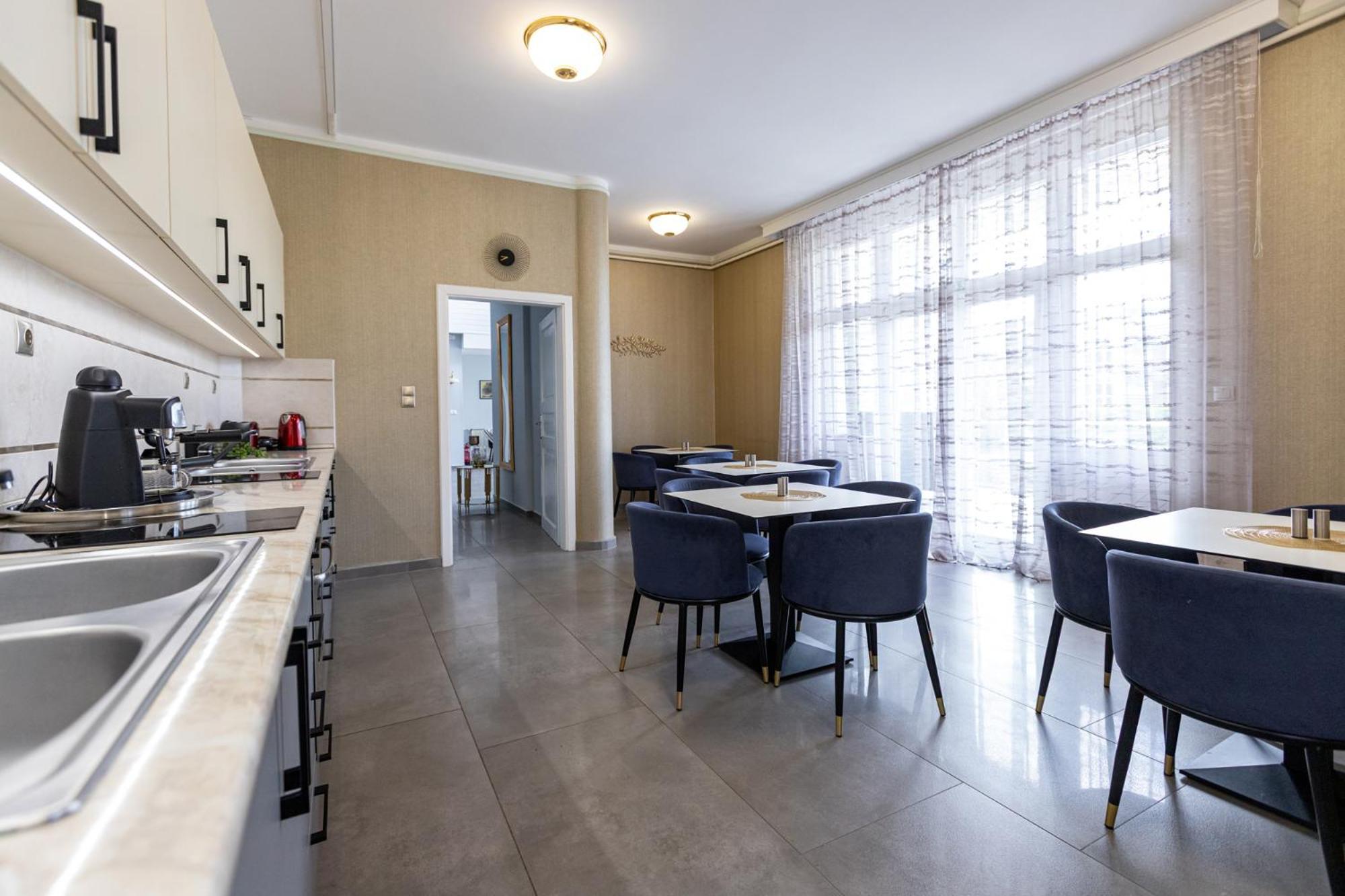 Hotel Clariss Balatonalmádi Extérieur photo